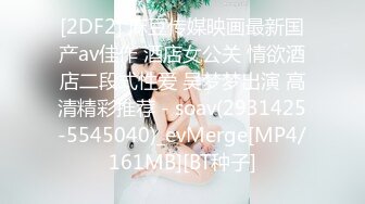 带小女孩的丰满妈妈