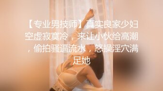 夜市宵夜摊低胸装美女被猥琐大叔围观❤️.尽力防走光没想到下面还是被偷拍内裤夹进了屁股缝逼痕明显