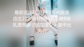 窥路边坐着玩手机美眉的奶子