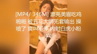 兄妹乱伦！ 大神意淫自己的妹妹 趁妹妹在浴室洗澡 按耐不住的哥哥开门强上妹妹的小嫩穴