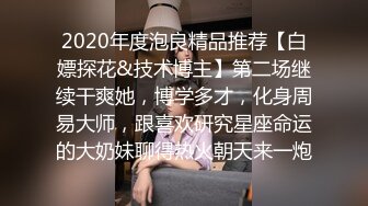 商场隔板女厕后拍美女尿尿 阿姨吃多了来厕所抠喉