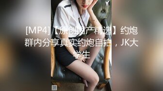 合租房门缝偷窥对门的小伙猛抠白白女友的小嫩B这么死命抠也不怕玩坏掉了