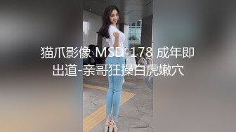 时尚艳妆绝色美女双腿劈开粗大假阳具深深插进屁眼里高难度啪啪刺激诱人