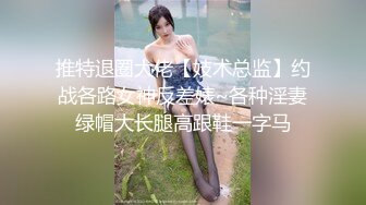 冒死爬墙偷窥对门身材苗条的少妇洗澡