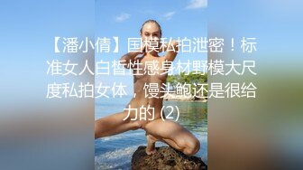 女友来家里做客没想到被推到按在床上疯狂输出！直呼不要这样！