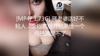 突袭熟睡的表妹男友，表妹就在一旁熟睡，直接口交内射