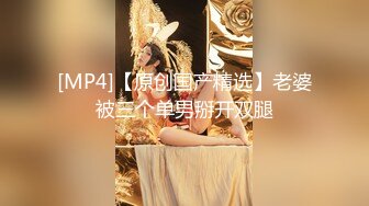 写字楼女厕偷拍短发红唇美女?小肥鲍已经被搞得很黑了