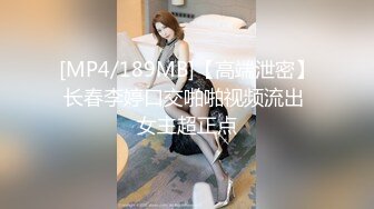 后入翘臀小骚货