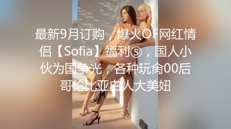 YC商场抄底两个吃零食白裙小美女 纯棉内裤前面有湿痕竟然无毛