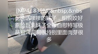 两小百合自己进公厕开玩