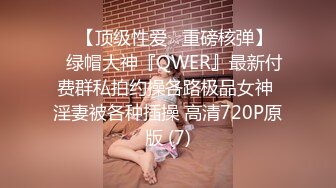 大奶女王魅色夫人SM调教黑丝女奴 脚踏无毛嫩逼还往里面塞了不少小番茄