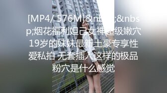 专找阿姨白T熟女换另一个小伙继续操，扒掉内裤上位骑乘，边操边揉捏奶子，抬腿侧入操的爽了