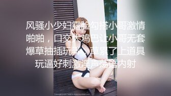 环境简陋难得一见粉穴美妞，今日秀钻被窝特写干净美穴，从下往上视角，摸几下就出水，乳晕也是分红色，搞得满脸潮红