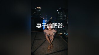 纯情的孕妇一个人诱惑狼友直播，互动撩骚听指挥玩弄大骚奶子，掰开骚穴看逼逼，要舔狼友大鸡巴看起来好骚[