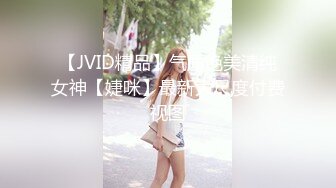 《极品CP魔手外购》冒险蹲女厕赤裸裸拍脸拍逼各种小姐姐方便~亮点多多美女测孕发现怀上噘着嘴懵逼~制服妹厕所玩自拍 (5)