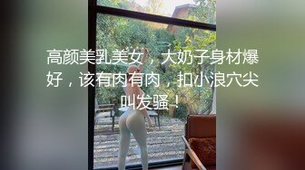 顶级绿帽奴大哥携娇妻约俩单男玩4P,三个大J8围着小少妇,手嘴闲不住