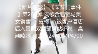 今日推荐长相超清纯兔牙邻家妹妹，在家无聊全裸诱惑，翘起圆润美臀扭动，毛毛浓密掰穴特写，美鲍看着非常诱人