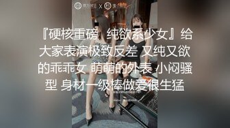 游乐场女厕近距离偷窥牛仔裙美女的大肥鲍