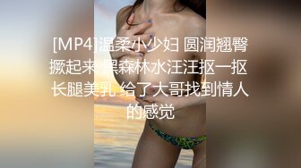 最新全镜偷窥二美少妇嘘嘘