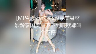 帽子哥偷拍 女神上厕所没带纸用口罩擦逼擦屁眼,等女神走后帽子哥如获至宝