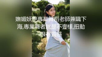 商场厕所全景偷拍爱玩手机的美女导购 人美逼漂亮