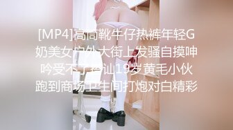 短发美妞家中裸体自慰