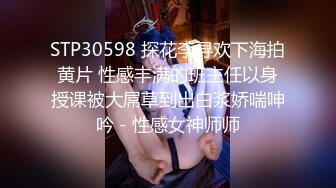 最新超火香港网红极品美少女▌HongKongDoll ▌薄丝睡衣写真本色出镜 大开M字腿扣弄白虎鲜鲍极爽呻吟