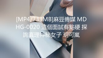 熟女阿姨 在家被无套爆老菊花 骚逼插着振动棒 爽的骚叫连连 射了一逼毛精液