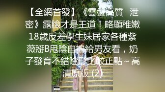 外表清纯眼镜美少妇，小夫妻居家大战，白嫩奶子多毛骚穴，骑乘位狠狠干，美女在床上，玩的很奔放