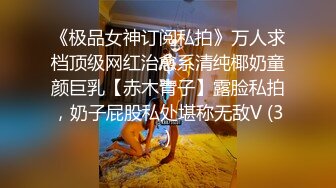 黑丝露脸高颜值极品猫奴的诱惑，无毛白虎逼塞着跳蛋自慰呻吟，道具抽插浪叫不止，旁边还有好姐妹