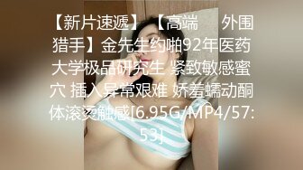 [MP4/ 1.96G]&nbsp;&nbsp;对穿着开档黑丝的极品御姐无法抵挡，揉捏肉体亲吻添吸把大长腿扛起来压上去啪啪大力抽送