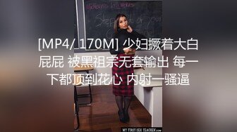 跟随抄底两漂亮闺蜜 高颜值白丝妹子大屁屁很性感