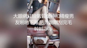 喜欢打野战的小美女公厕门口和男友开战了