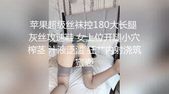 红裙眼镜熟女 扣穴吸吮奶子 穿上情趣肚兜 翘大屁股舔屌 正入抽插猛操