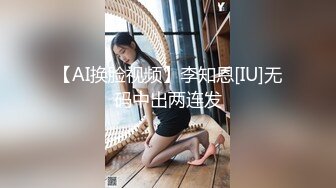 一个奴隶被主人吊起来,用鞭子抽背和屁股,奴隶疼的直哆嗦