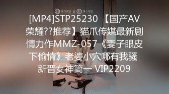 泰国绿帽情侣「magarity」OF双穴齐下私拍 男友绿帽视角拍摄女友和白人大勾八偷情 (9)