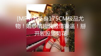 约极品美臀女技师按摩调情,脱下黑丝摸穴舔逼,翘屁股后入套子掉了内射