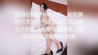 医院女厕全景偷拍 牛仔裤短发美女针孔般的逼洞