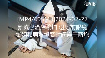 难得超粉美穴网红美女，今天炮友不在独秀，拨开内裤掰穴，无毛小穴嫩的出水，快来操我的小骚逼好痒，手指扣弄浪叫