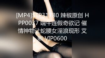 鸭哥寻欢牛仔短裤骚女扭动屁股诱惑，骑坐摩擦口交沙发上后人猛操，特写抽插大屁股非常诱人