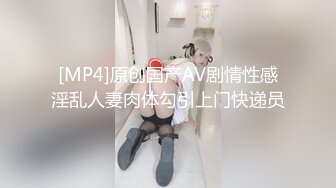 小吃店女厕偷拍来吃东西年轻少妇的多毛小黑鲍