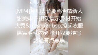 [MP4]来两萝莉嫩妹留下一个，一线天肥逼张开双腿特写，抬腿肩上扛大屌抽插，搞得妹子受不了喊疼