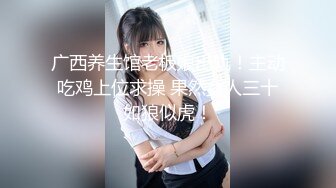 妹子就这么大大方方走进女厕所把同学嘘嘘拍了个遍