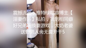 爆乳黑丝露脸大奶性奴床上伺候大哥，让大哥扯着嘴巴子舔鸡巴淫声荡语骂大哥是变态，无套抽插侧入玩奶上位射