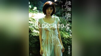 [MP4/ 656M]蜜蜜混血儿中文说得贼6，风骚吃鸡，上下骑乘、后入，侧入，姿势不停换，高潮不停歇！