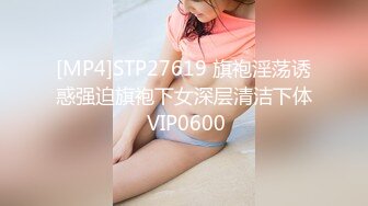 邪恶的房东暗藏摄像头偷窥丰满的女房客洗澡对着镜头掰开浓密的B毛洗大肥鲍