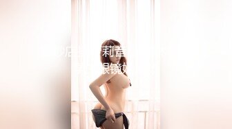 商场女厕偷拍穿着黄色细高跟的美少妇