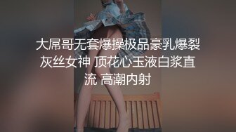 大奶熟女两姐妹开档黑丝情趣装，做在椅子上玩一根大黑牛，叫声浪表情骚，轮流展示什么叫骚逼精彩刺激