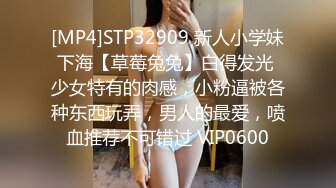 【推油少年】良家人妻偷偷寻找刺激，一个37岁直接操了，另一个一线天美穴，还有些羞涩挣扎！ (1)