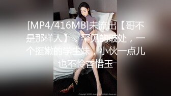 爆乳女神全程露脸，情趣装白丝诱惑好极品，揉着骚奶子自慰骚穴特写展示